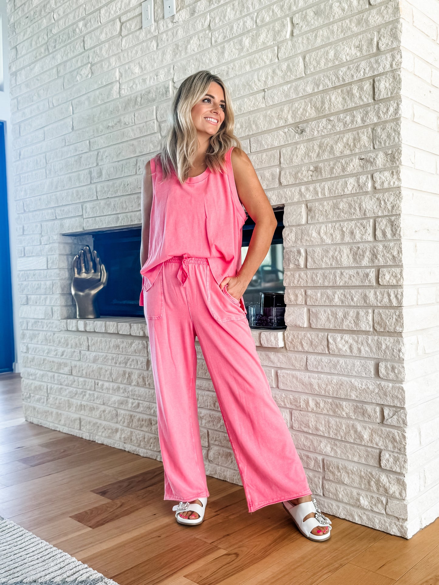 Experience Comfort and Style Set in Strawberry