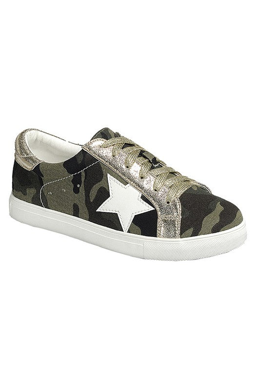 Kickin' It Camo Sneakers in Camo/Gold - size 8.5