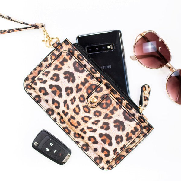 Wristlet Zipper Wallet in Leopard