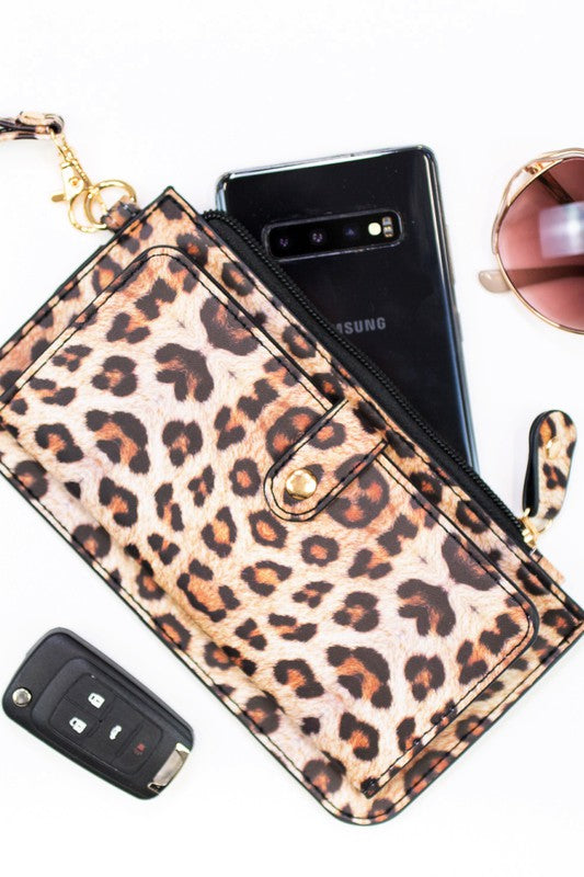 Wristlet Zipper Wallet in Leopard