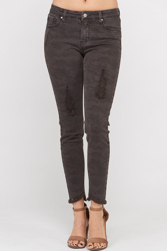 On the Hunt Skinny Jeans in Midnight