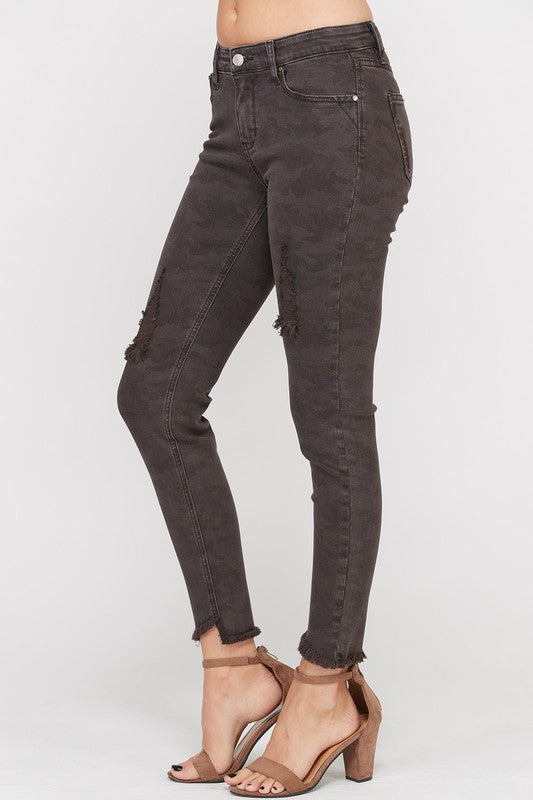 On the Hunt Skinny Jeans in Midnight