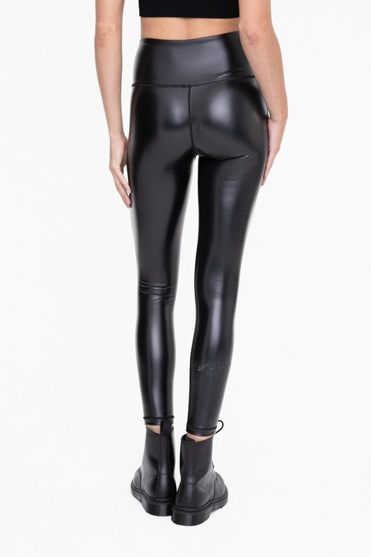 After Dark Highwaist Shiny Leggings in Black