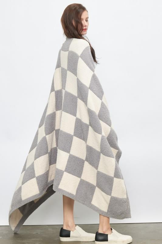 Snuggle Up Checkered Blanket in Grey