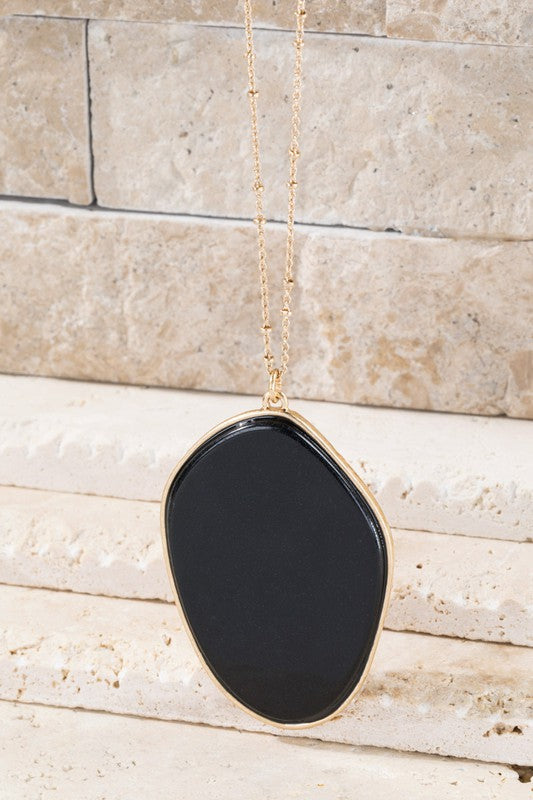 Pendant Necklace in BLACK