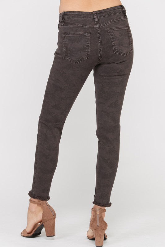 On the Hunt Skinny Jeans in Midnight